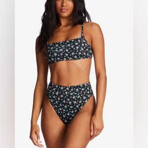 NWT ladies Billabong reversible bikini Size M/10. Floral/black w/ white flowers